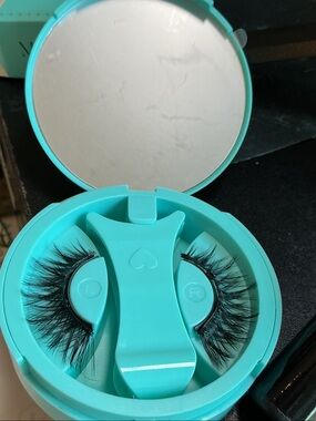 Magnetic Lashes - Mint Green Box